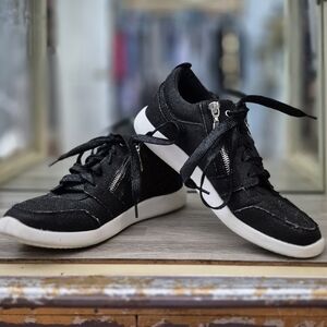 G by Guess Black and White Women's Sneakers with Zipper Size 8.5M